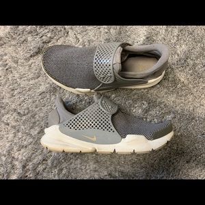 Women’s Nike Sock Dart SE